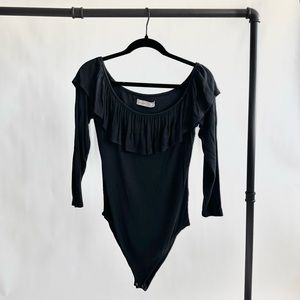 Abercrombie Off-The-Shoulder Ribbed Ruffle 3/4 Sleeve Bodysuit